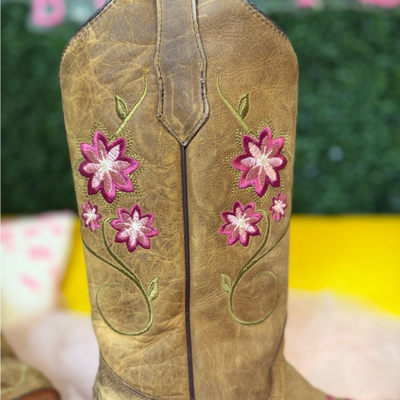 Circle G Embroidered Tan Cowboy Boots with Pink Flowers Snip Toe  NWOT Size 9.5 - Picture 14 of 16